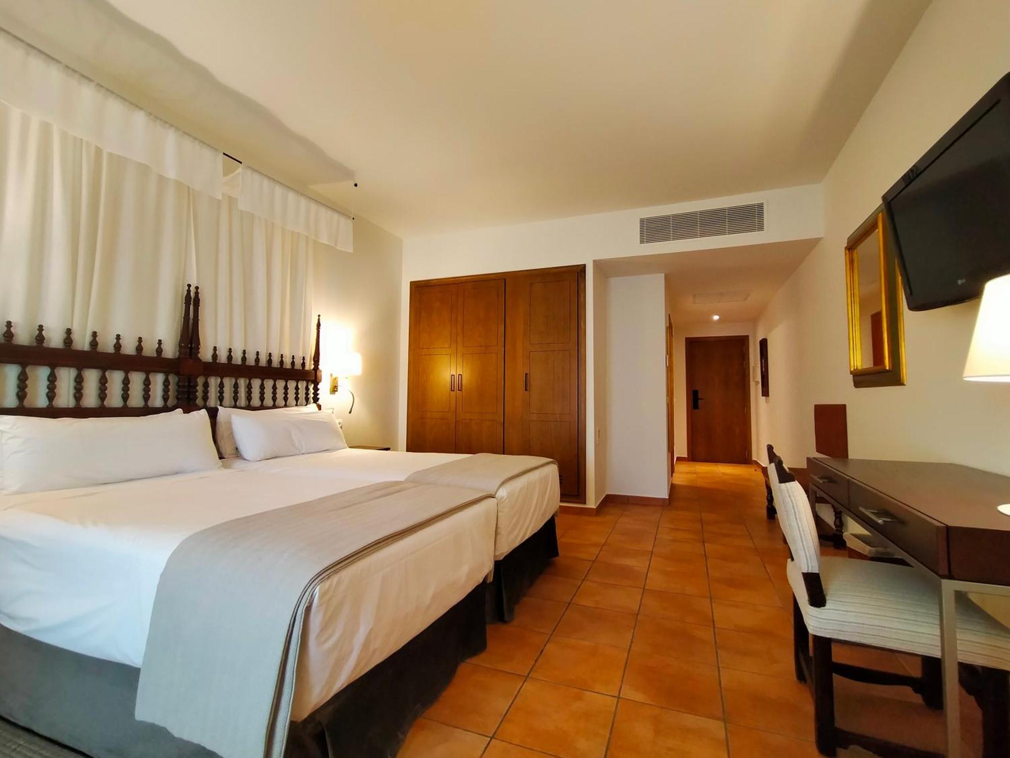 Parador De Benavente Esterno foto