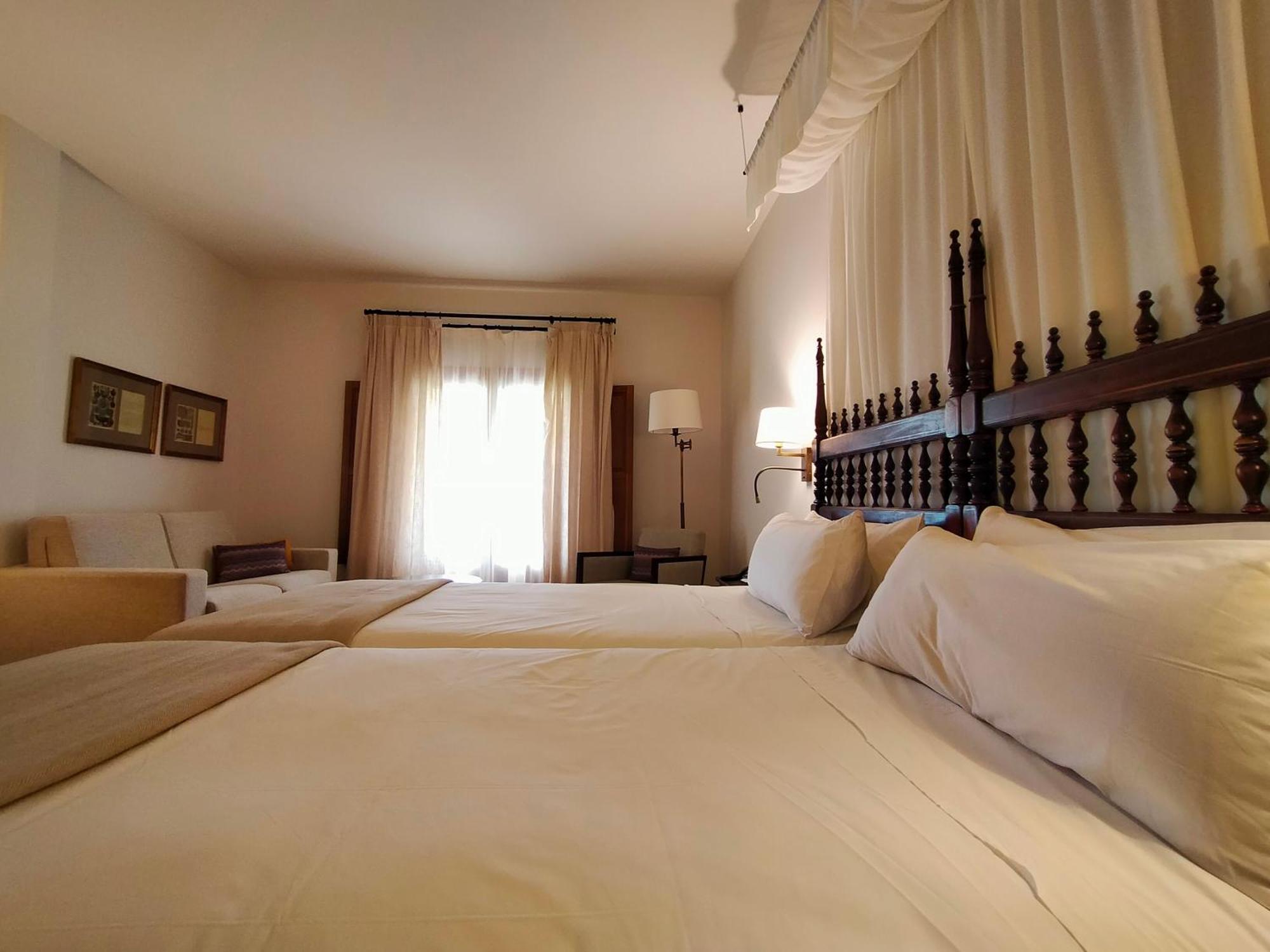 Parador De Benavente Esterno foto