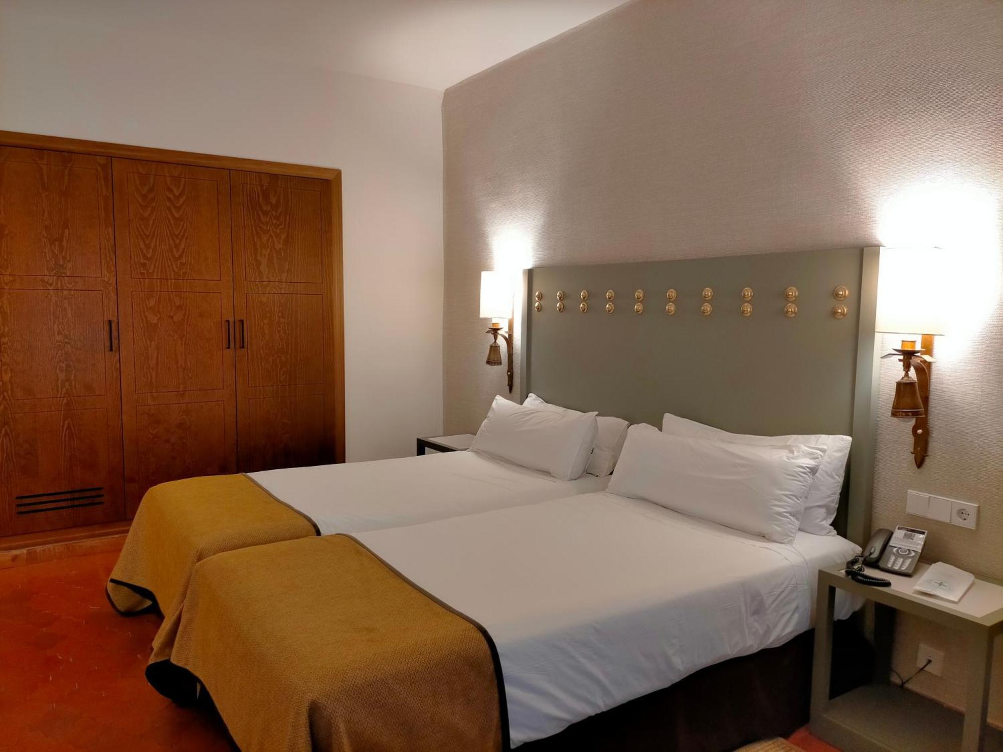 Parador De Benavente Esterno foto