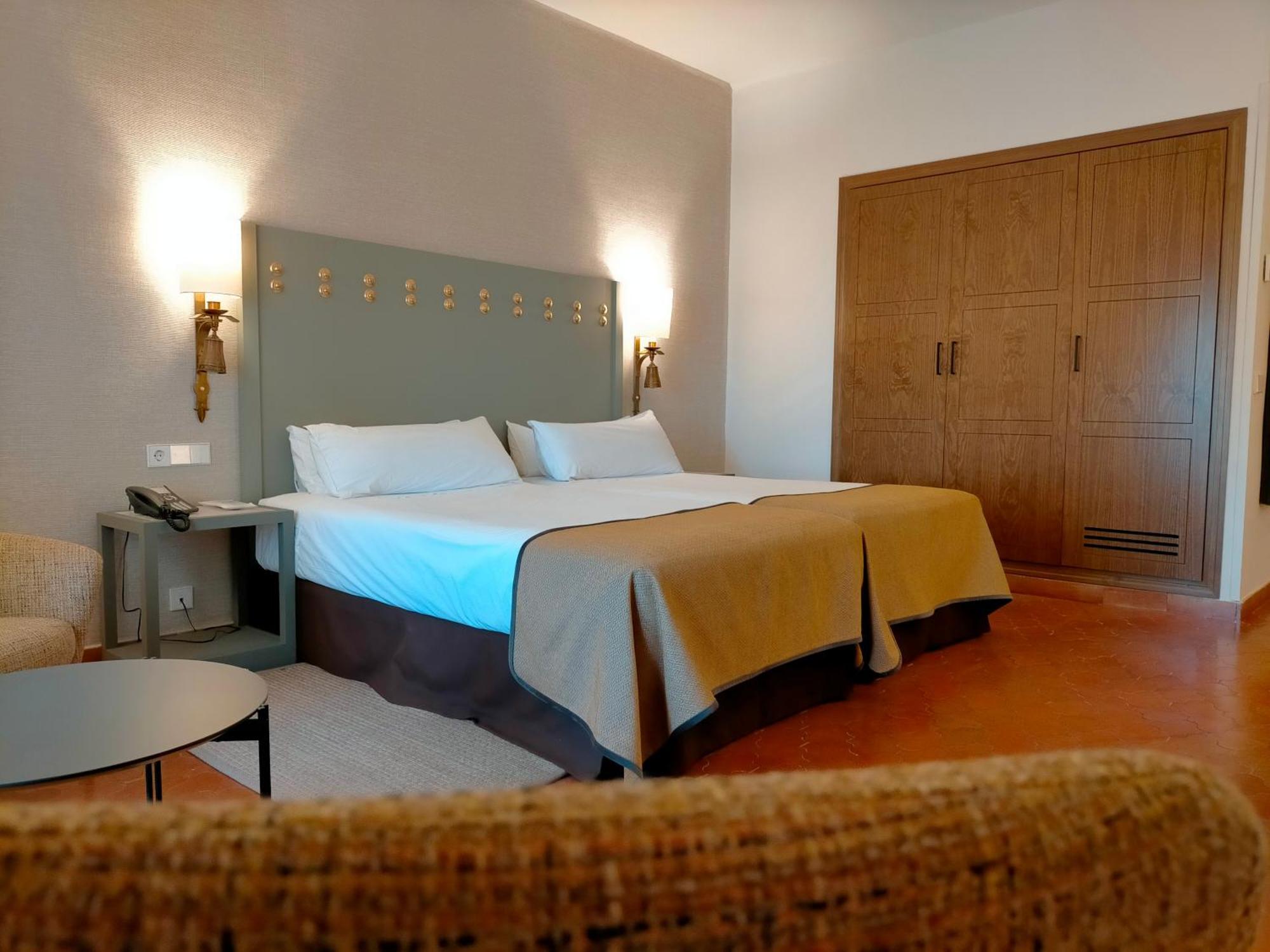Parador De Benavente Esterno foto