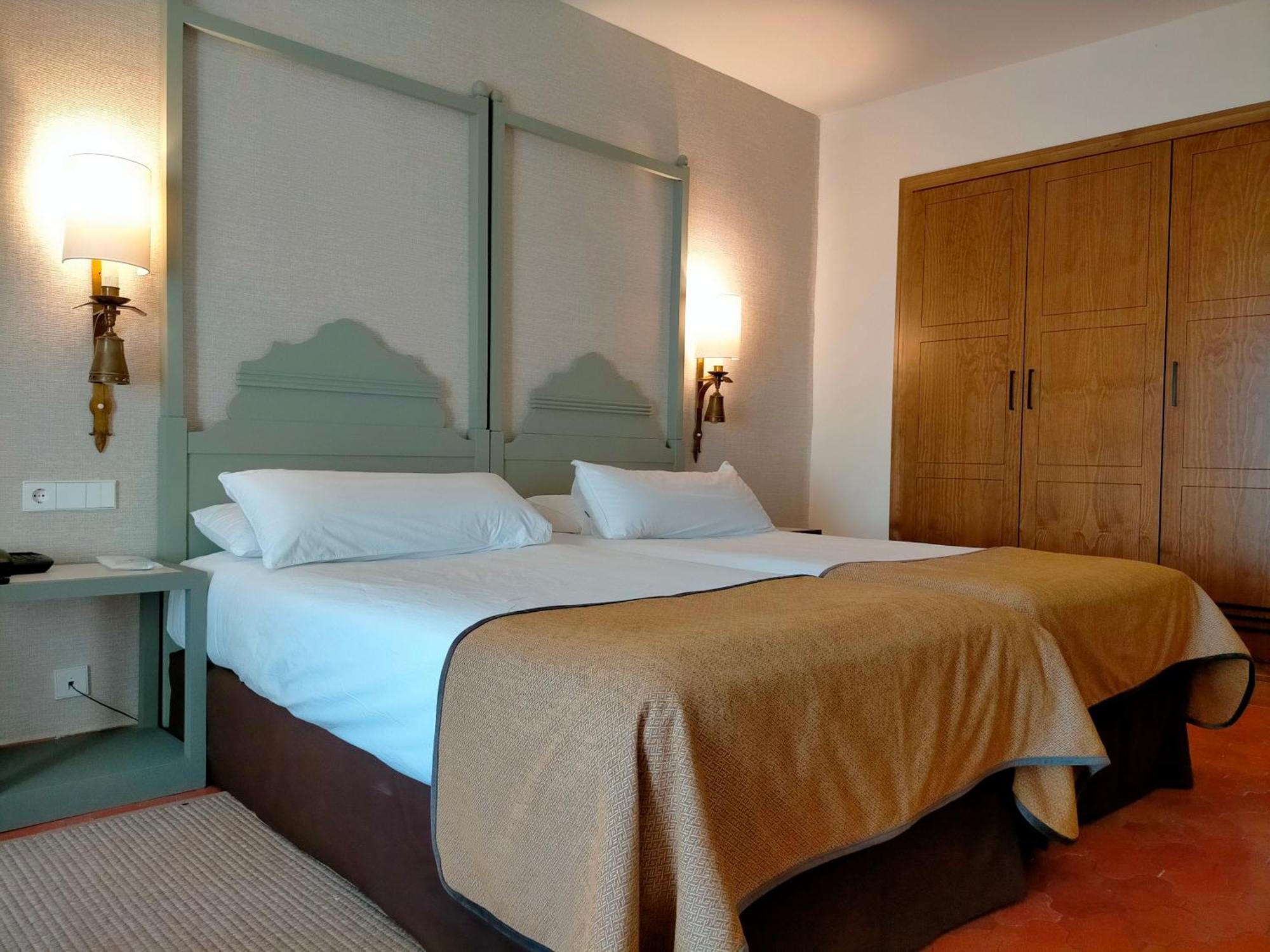 Parador De Benavente Esterno foto