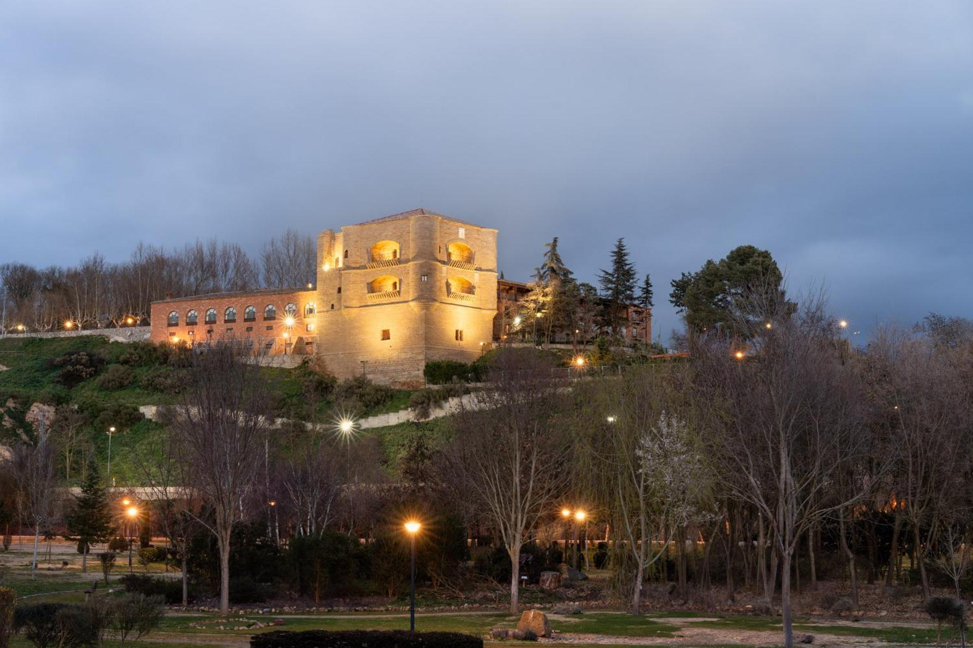 Parador De Benavente Esterno foto