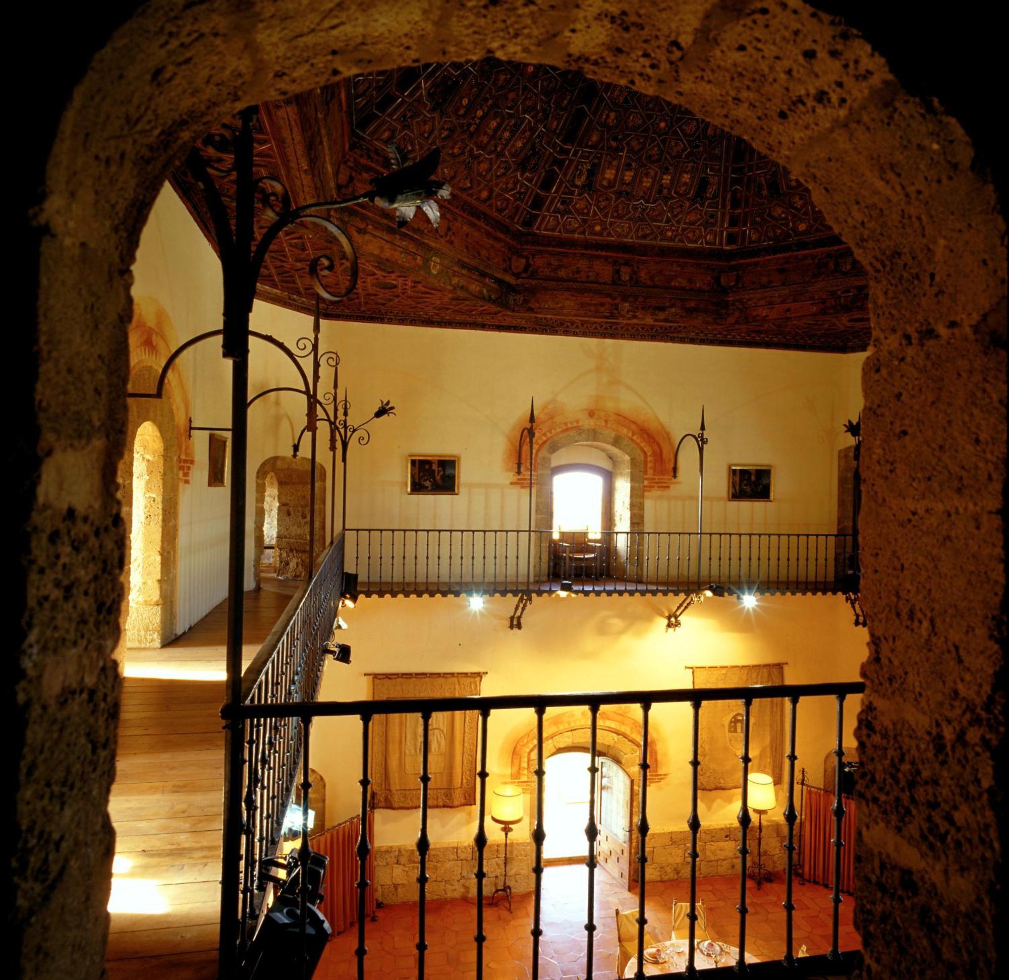 Parador De Benavente Esterno foto