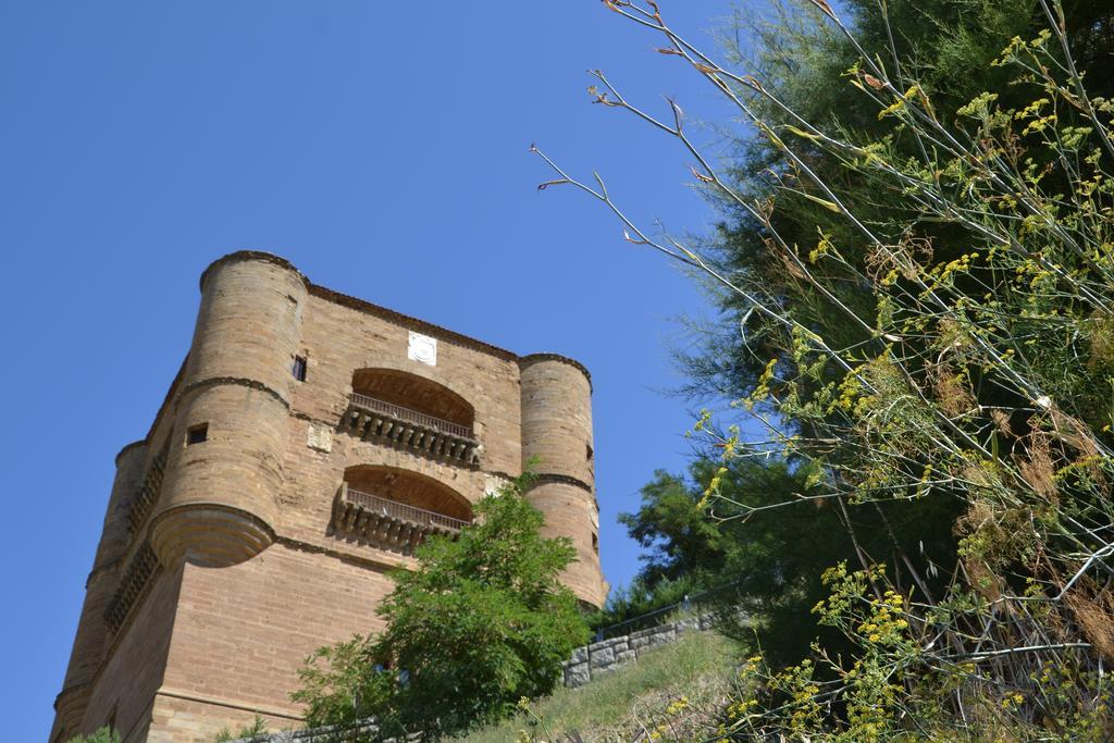 Parador De Benavente Esterno foto